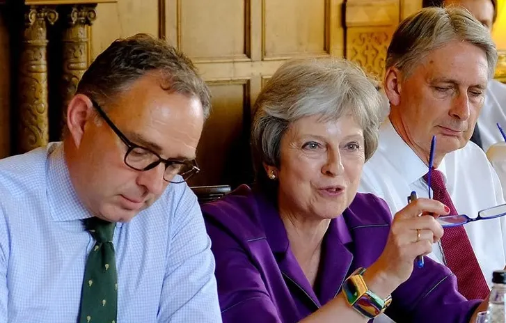 Surse BBC: Textul acordului Brexit e gata, guvernul britanic se reuneşte mâine