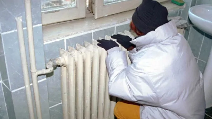 Situaţie ALARMANTĂ. Mii de apartamente şi zeci de instituţii publice, fără încălzire