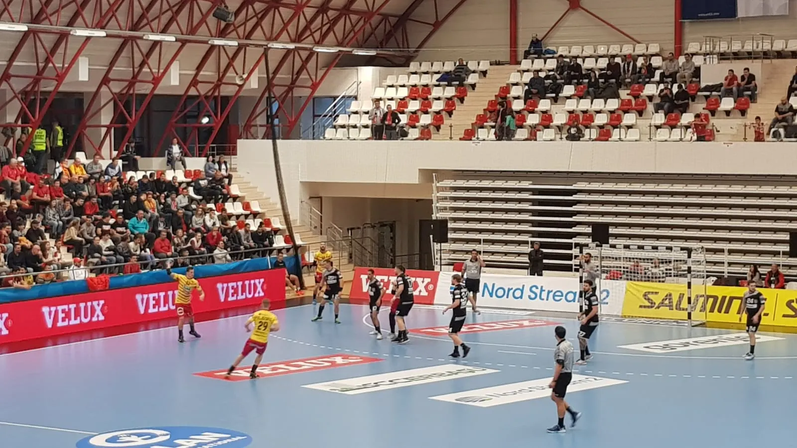 Victorie importantă pentru Dinamo în grupele Ligii Campionilor la handbal