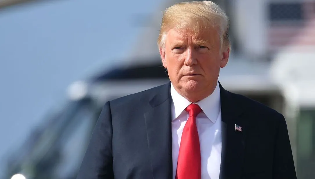 Donald Trump, îngerul și demonul Americii, sărbătorește ”succesul” electoral