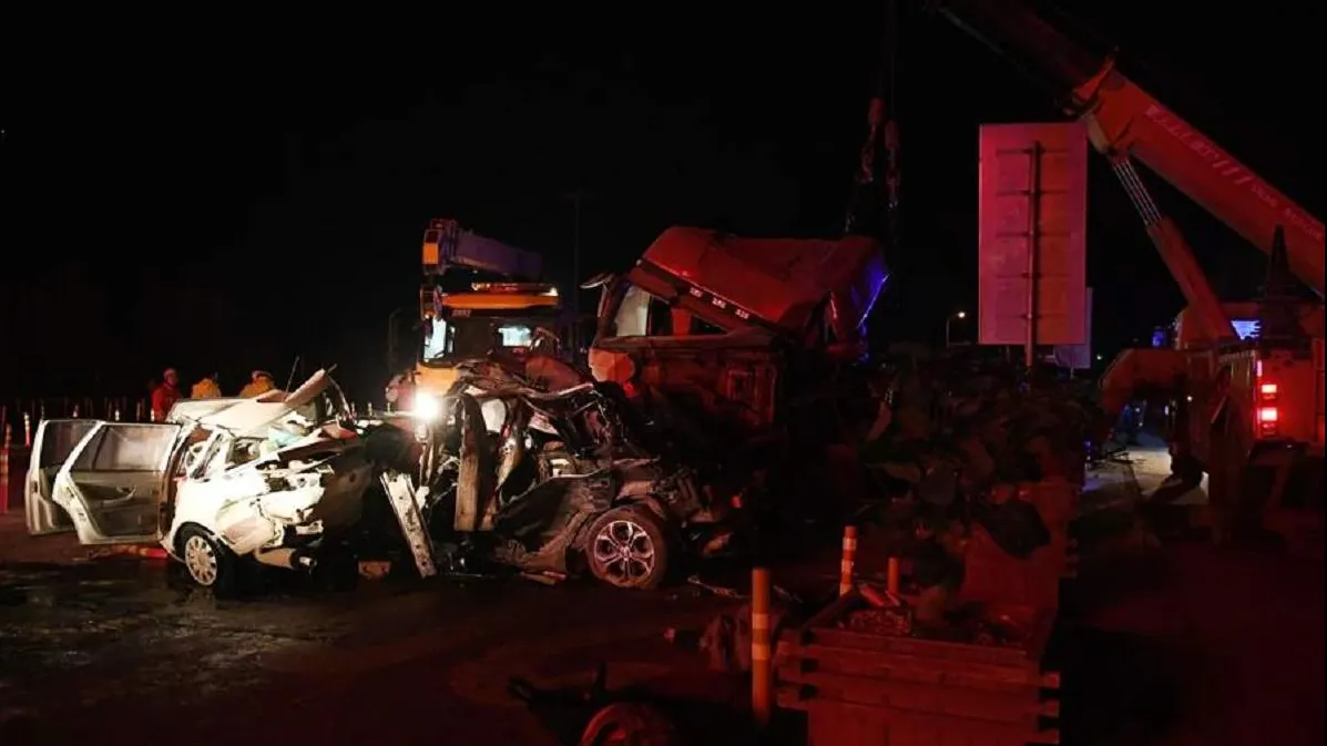 Accident cu zeci de mașini pe autostradă: 15 morți și 44 de răniți
