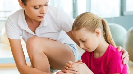 Când trebuie să te îngrijoreze durerile de creştere la copii. Mergi de urgenţă la medic! 