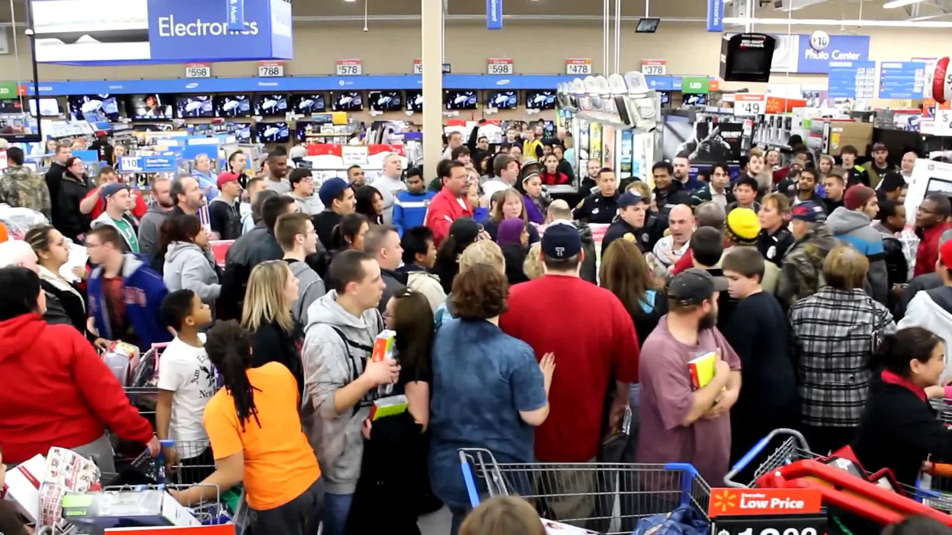 eMAG a anuntat o parte din oferta de Black Friday: 3 milioane de produse, 220 milioane de lei reduce