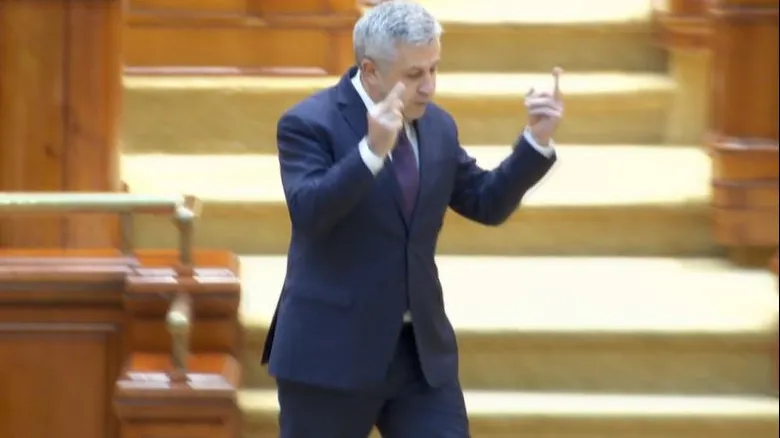 Iordache spune că a avut un "spasm" la deget