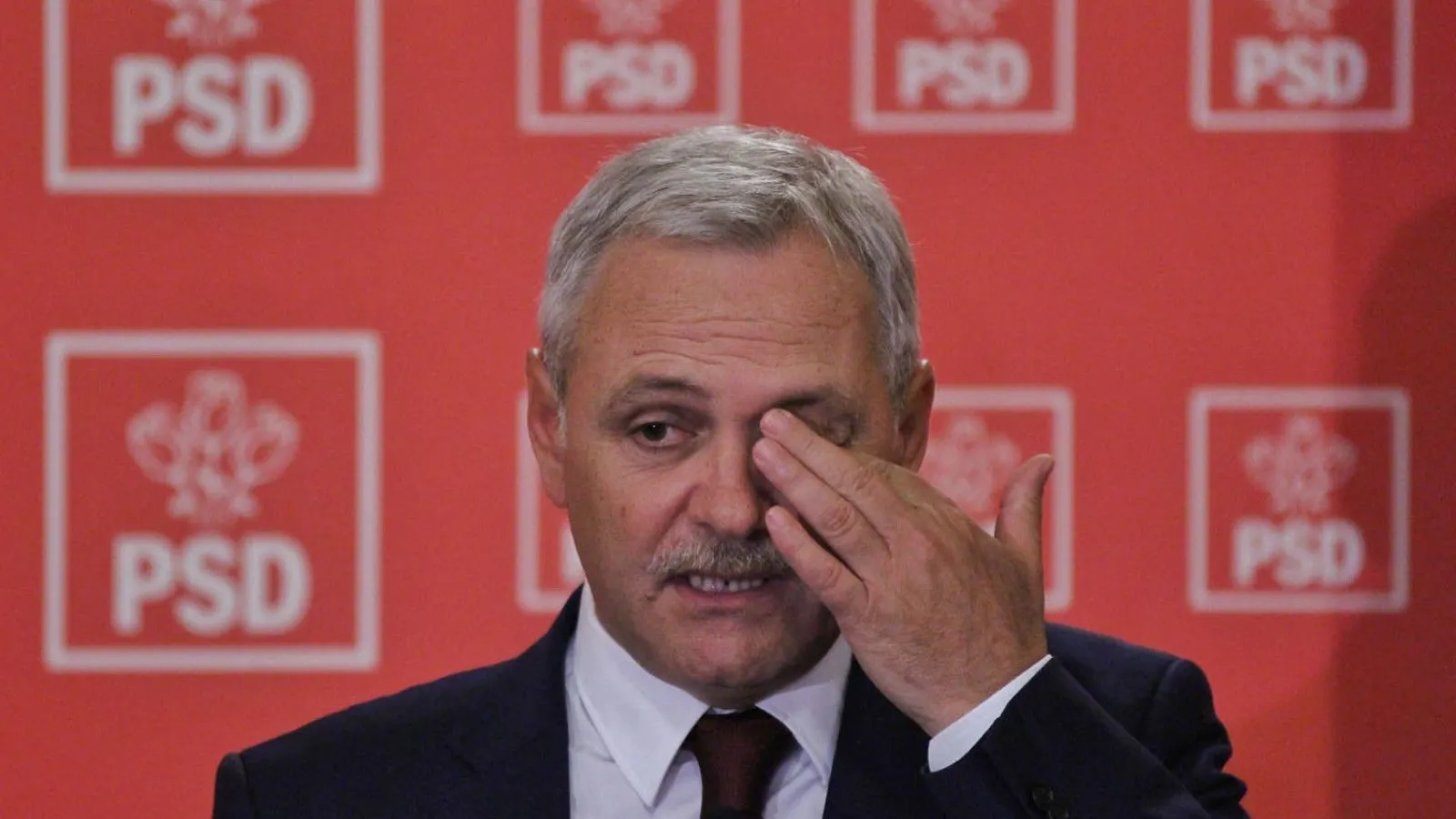Dragnea discută la Parlament cu doi disidenţi din PSD