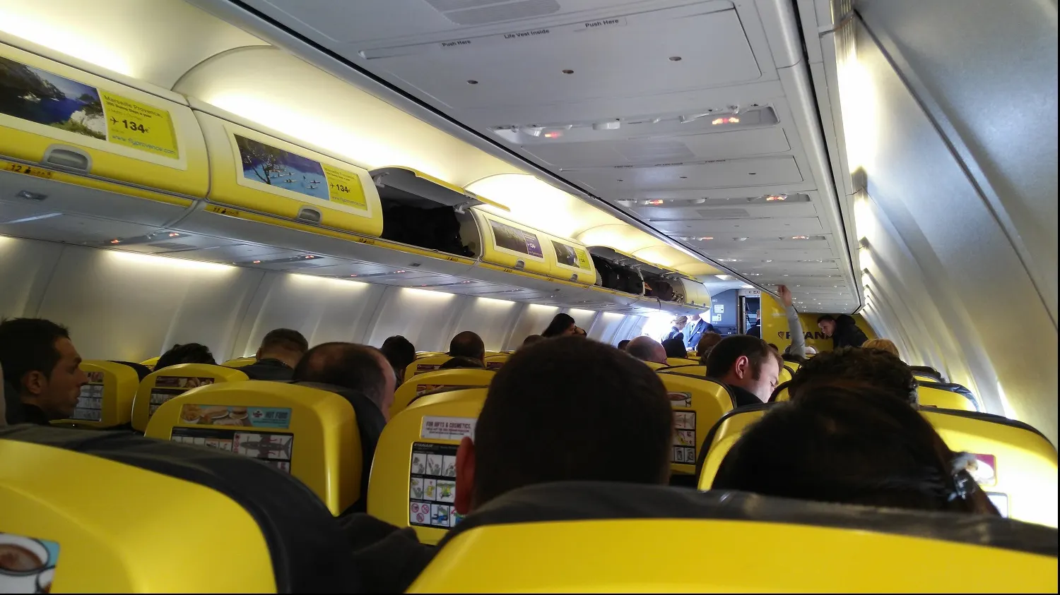 Pasagerii au refuzat decolarea avionului. Motivul? Incredibil