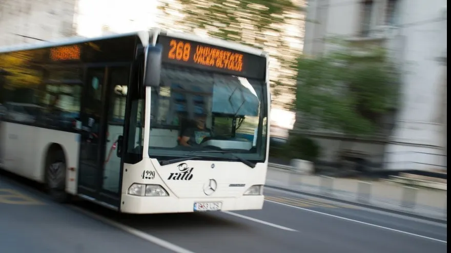 Abonamente gratuite pe RATB pentru elevi
