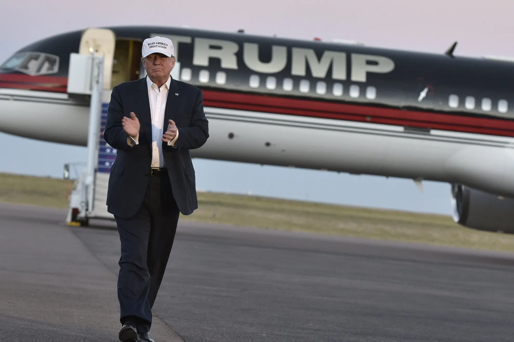 Avionul lui Trump, implicat într-un incident