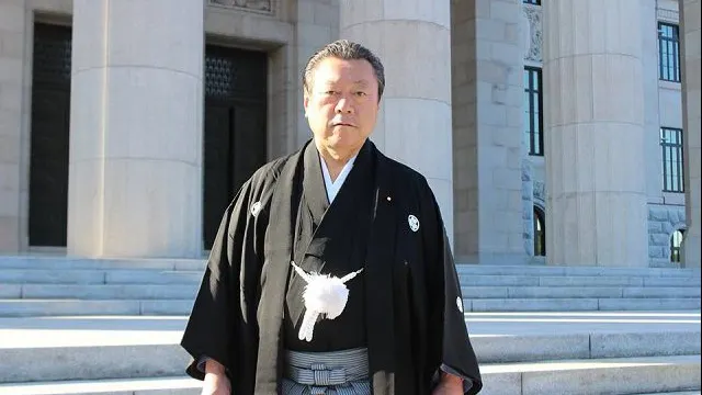 Japonezii par români! Ministrul pentru securitate cibernetică nu a folosit niciodată un calculator