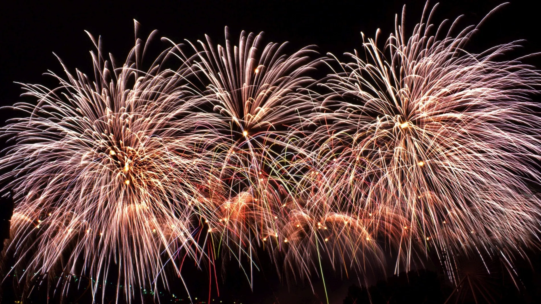REVELION 2019. Unde se pot distra bucureștenii în aer liber