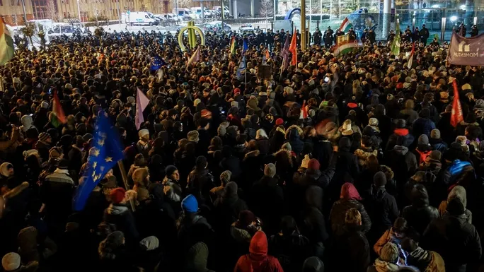 Viktor Orban apără ”legea sclaviei” și îi acuză pe protestatari de isterie: ”Sunt plătiți de Soros”