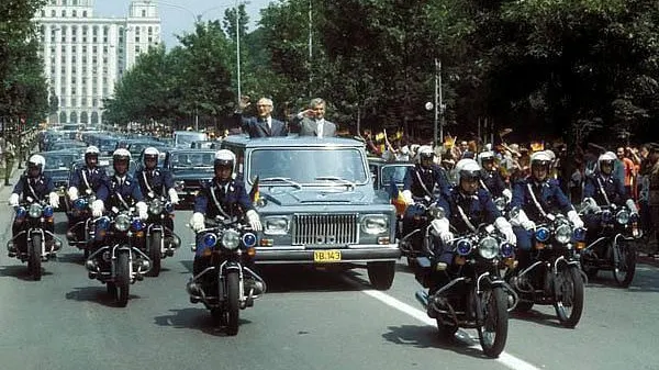 ARO 304, SUV-ul 4X4 comunist, maşina care-l scotea pe Nicolae Ceauşescu din nămeţi