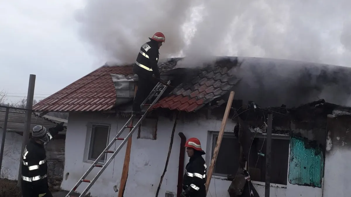 Chilie în flăcări. Pompierii intervin cu două autospeciale