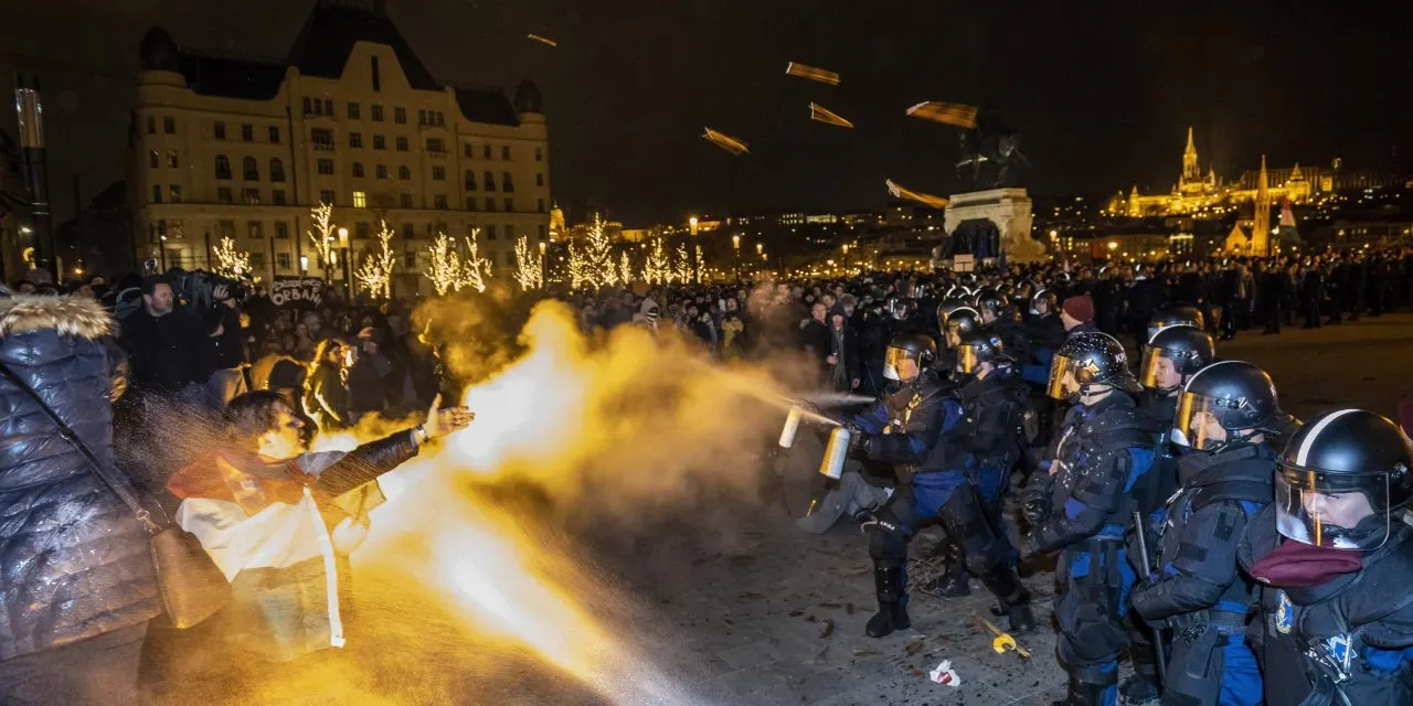 Protestele anti-guvern ridică tensiunea la Budapesta: răniți și zeci de arestați. Imagini dramatice