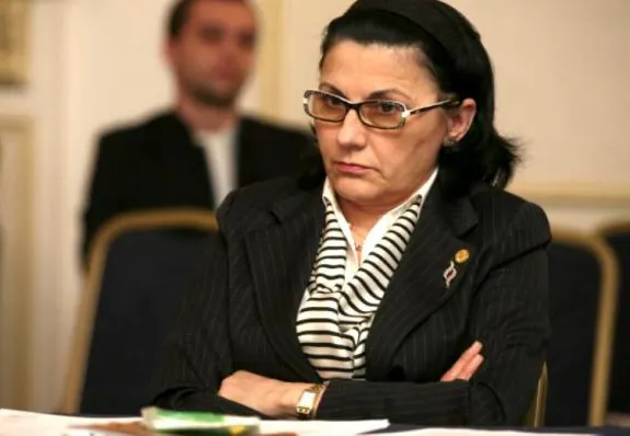 Ecaterina Andronescu: Plagiatul este o problemă minoră a învăţământului din România