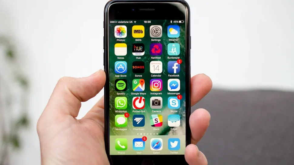 Apple, dat în judecată de utilizatorii de iPhone. Ce GREȘEALĂ a făcut compania