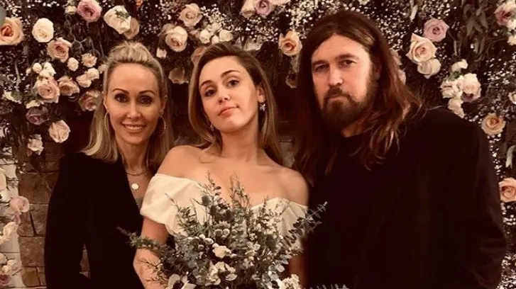 Miley Cyrus, mireasă. Cum a arătat cântăreața în fața altarului