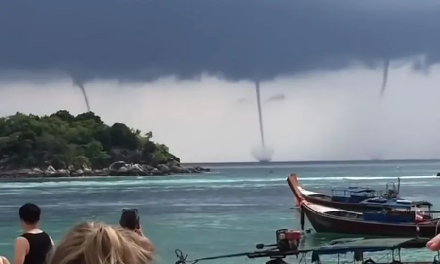 Imagini rare pe o plajă din Thailanda