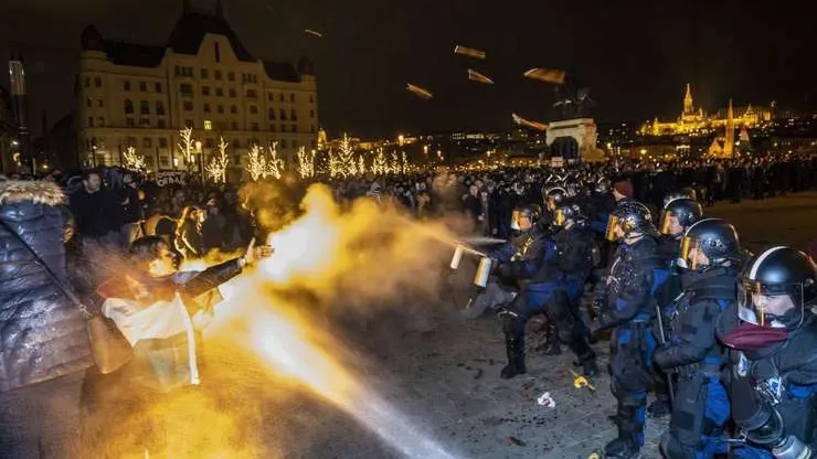 Confruntat cu proteste, guvernul Ungariei dă iarăși vina pe Soros