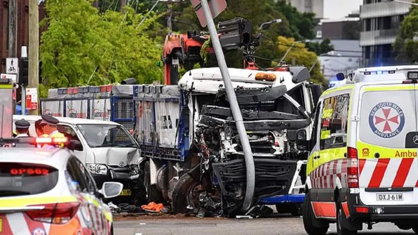 TRAGEDIE!O persoană a murit, mai multe au fost rănite după ce un camion a lovit un grup de pietoni