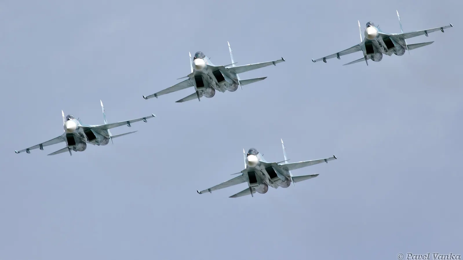 Tensiuni la Marea Neagră. Mai multe avioane de luptă ale Rusiei au aterizat în Crimeea