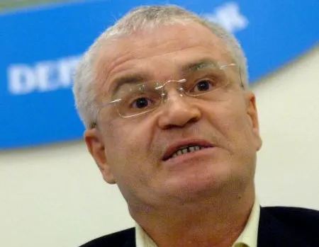 Eugen Nicolicea, agresat în plină stradă de un bărbat. "Ești prost!", a replicat deputatul