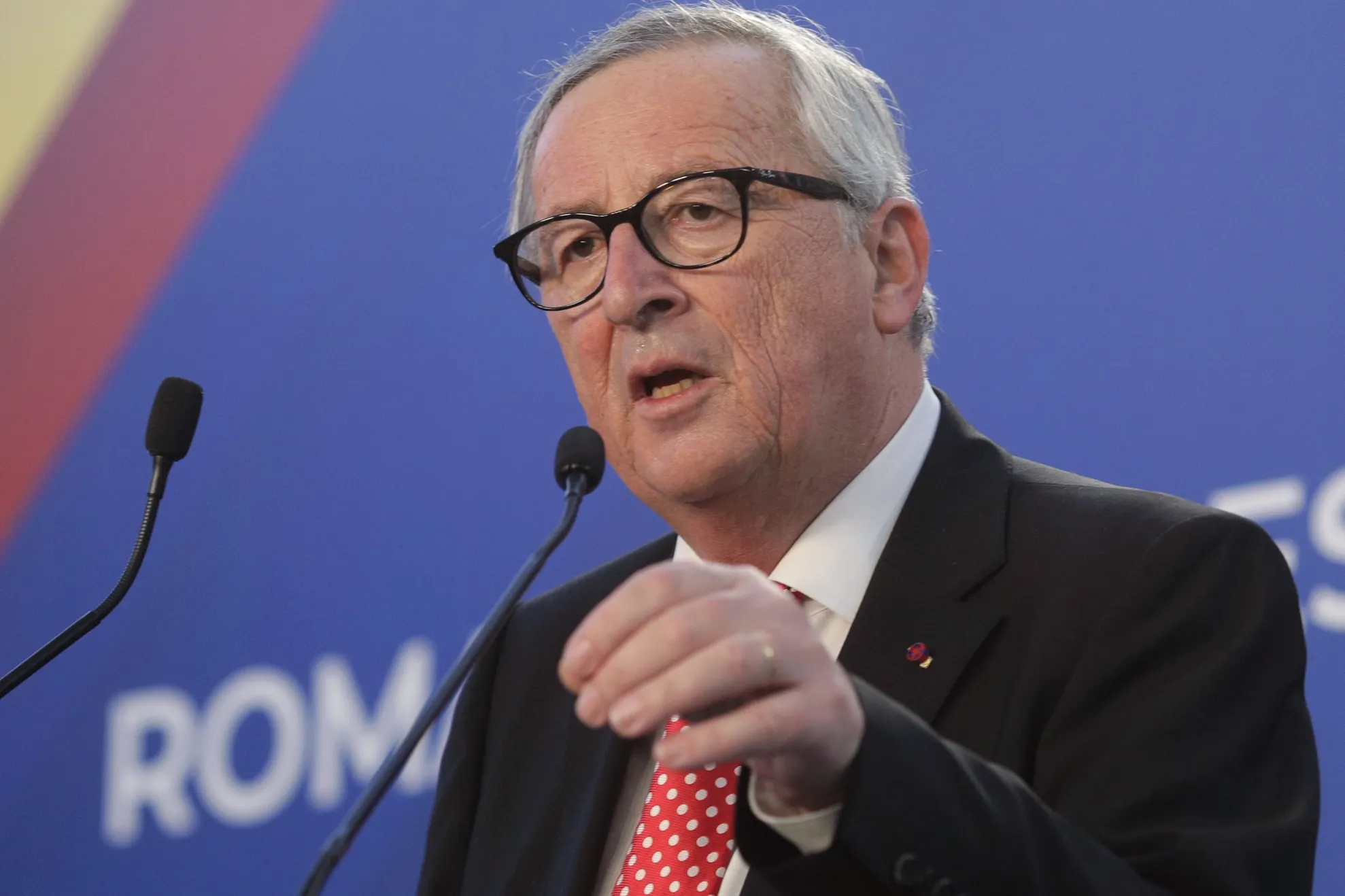 Juncker, avertisment dur: Adoptarea amnistiei ar fi un semnal negativ şi un pas înapoi