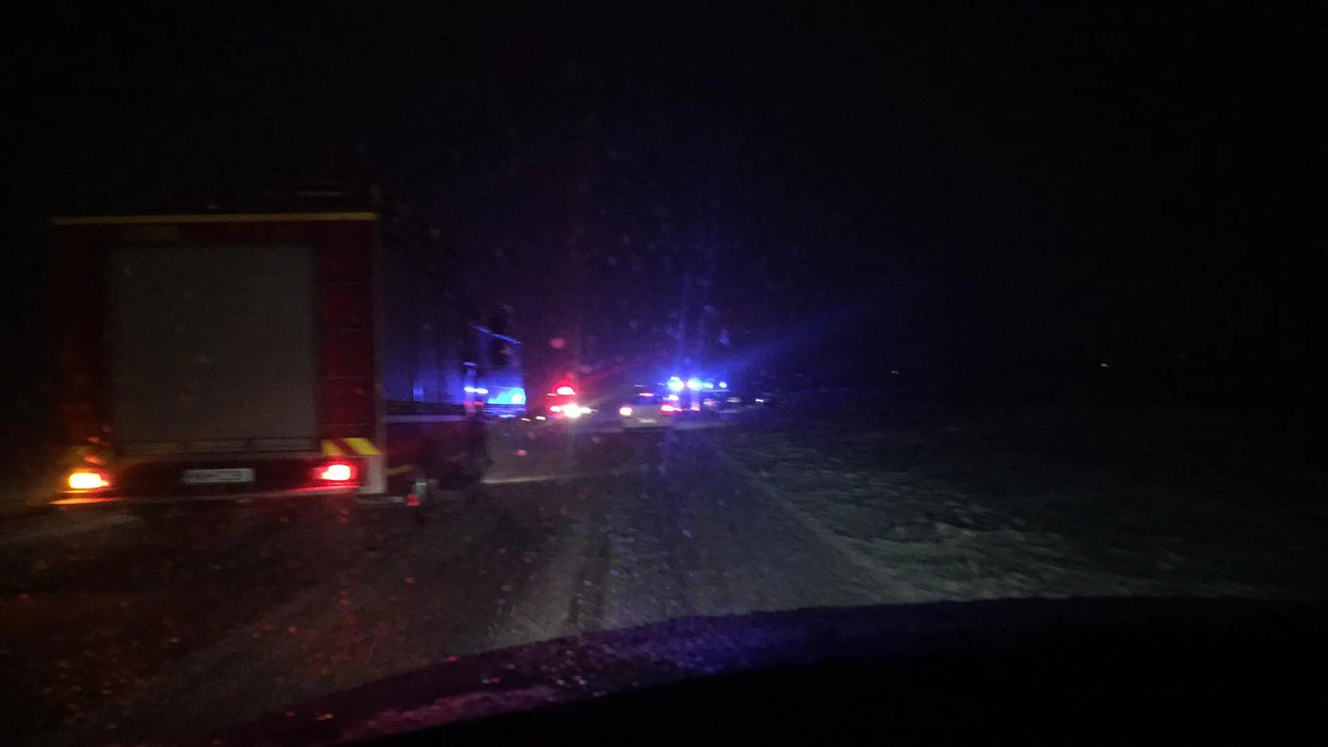 Autobuz cu 40 de călători, accident grav pe DN1. Un bărbat a murit