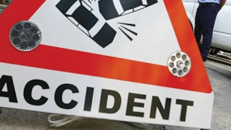 Accident cumplit în Prahova: Un microbuz cu 16 pasageri, implicat