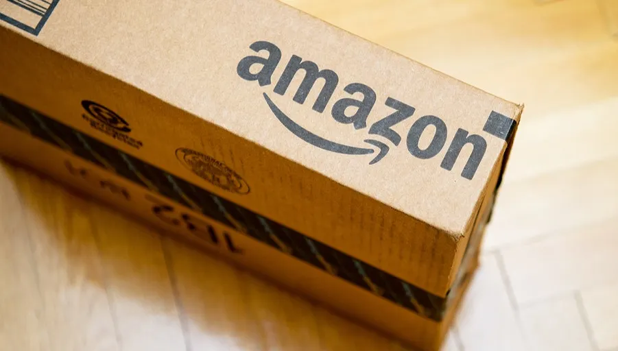 Amazon - Cat costra transportul coletului din strainatate fata de cel din Romania