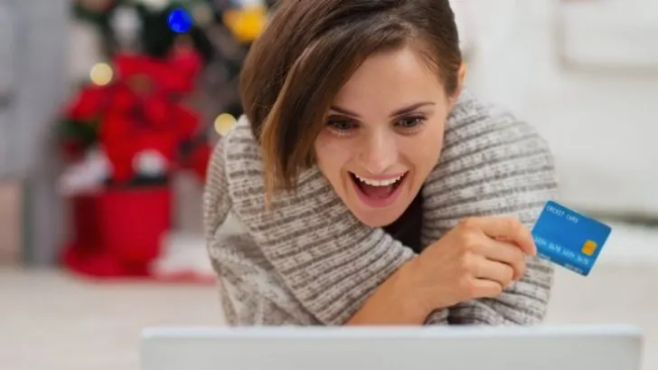 Ianuarie, lichidari de stocuri la haine. Ce oferte sunt pe Amazon