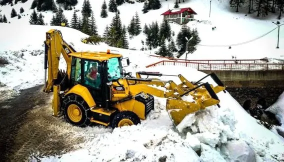 Transbucegi, blocat de mai multe avalanșe