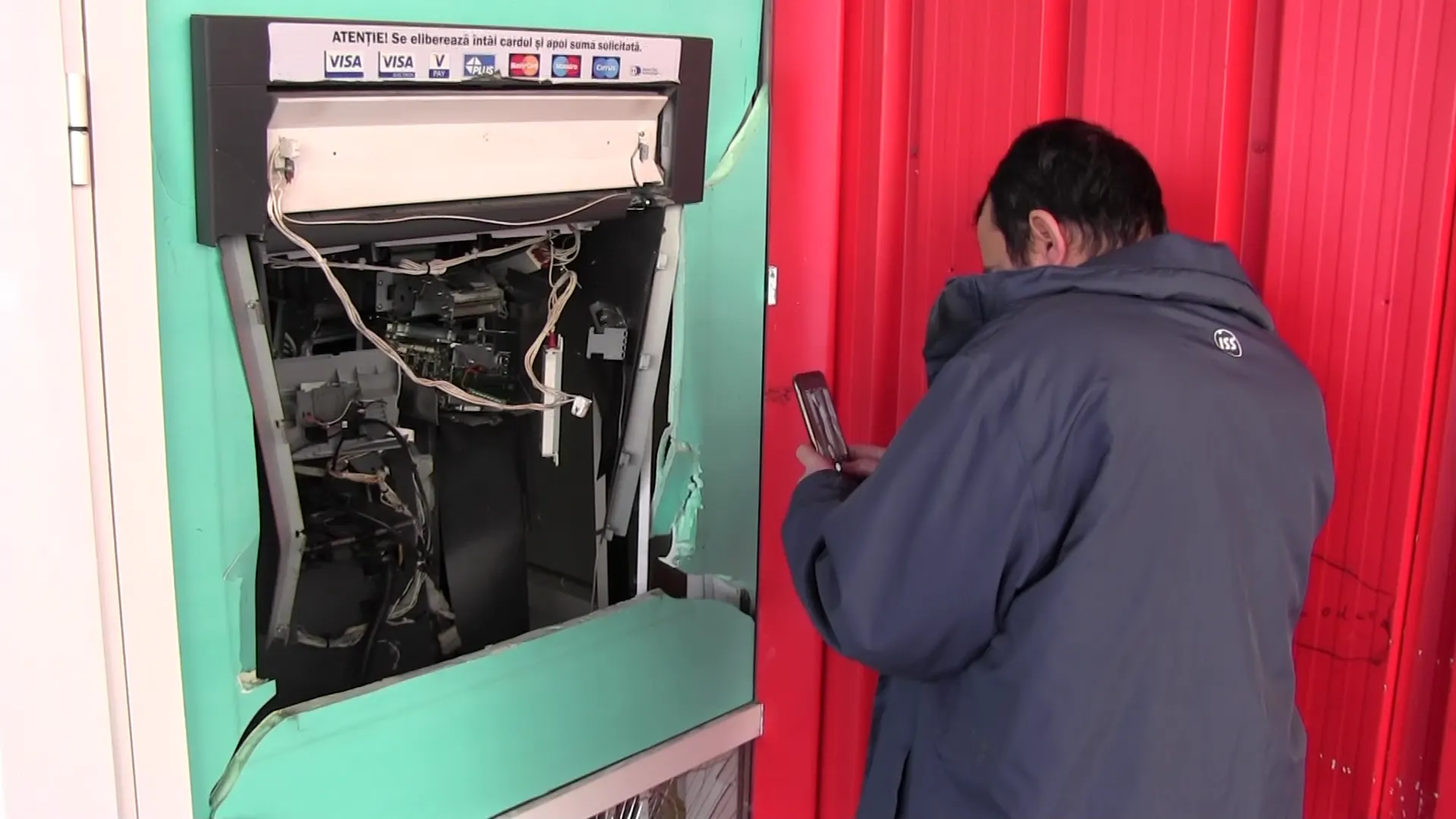 FOTO+VIDEO Jaf ca în filme la un bancomat din Arad