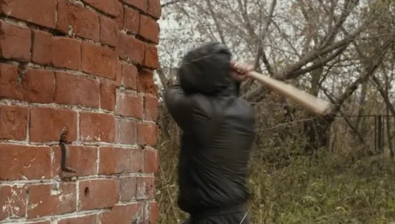 INCIDENT ŞOCANT în Irlanda de Nord: 5 români au fost bătuţi sălbăticie, în propria casă, cu bâtele