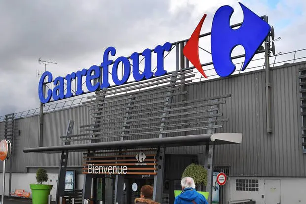 Frații Pavăl preiau și Carrefour România. Suma impresionantă plătită de patronii Dedeman