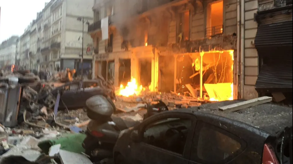Explozie puternică în Paris! "Par scene de război". 3 oameni au murit UPDATE