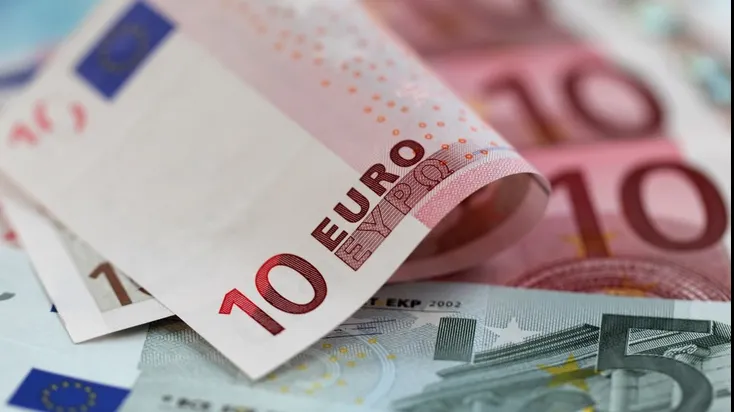 Leul, îngenuncheat! Euro a atins un nou nivel record: 4,6822