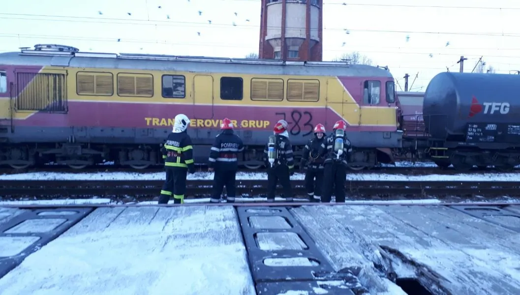 Alertă în gara Roșiorii de Vede din cauza unei scurgeri toxice, pasageri evacuaţi