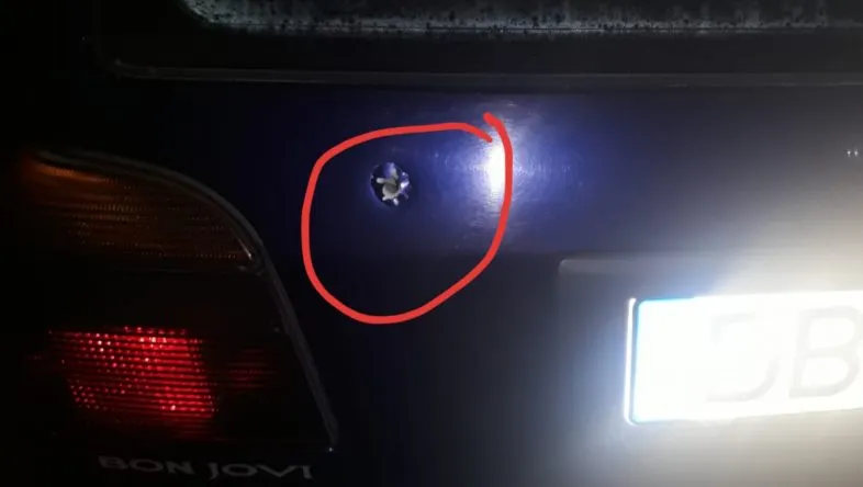 Polițiștii au tras cinci focuri de armă asupra unei mașini ce nu a oprit la semnal