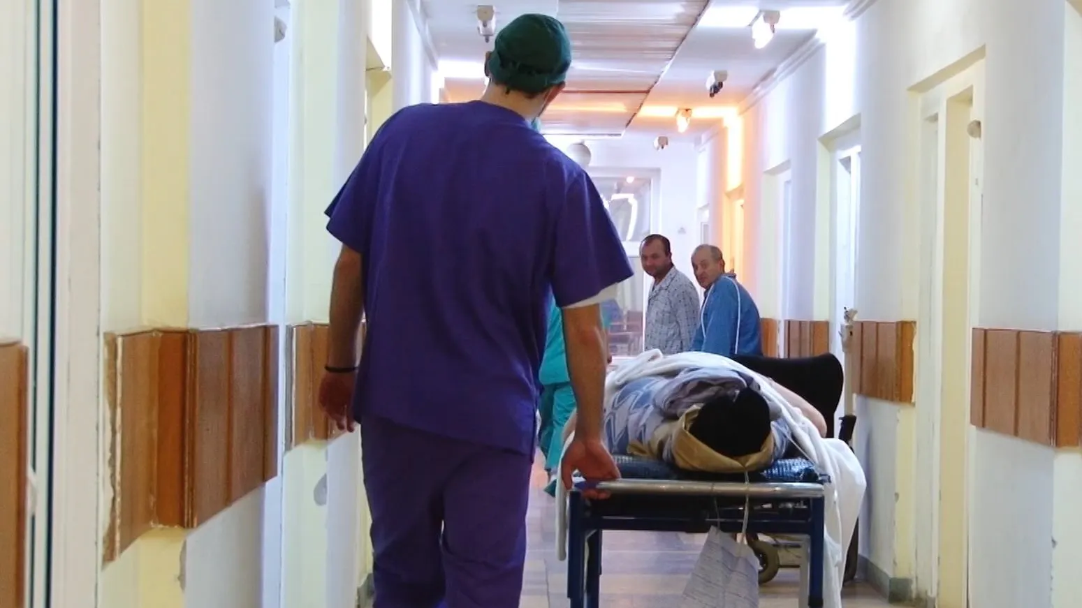 Gripa porcină mai a mai făcut o victimă: Un bărbat din Galaţi a murit