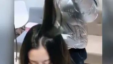 La 6 ani a devenit frizer celebru! Ce tehnici folosește acest copil