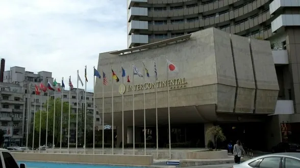 Sinucidere la Intercontinental. Cine era bărbatul care s-a aruncat în gol de la etajul 15