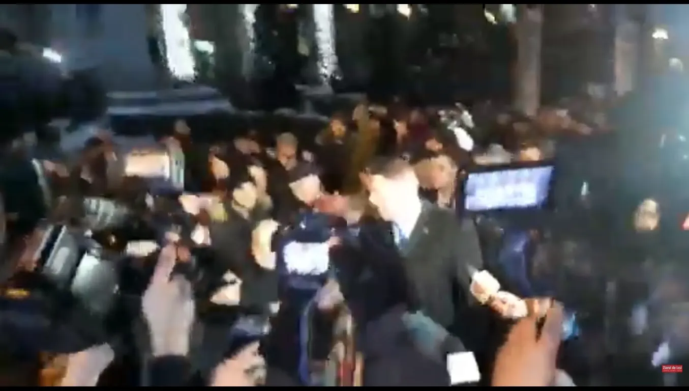 Klaus Iohannis, baie de mulțime la Iași. Ce-au scandat oamenii