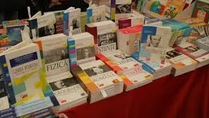 Școlile, obligate să comande tot manualele unice, deși Ministerul Educației a renunțat la acestea!