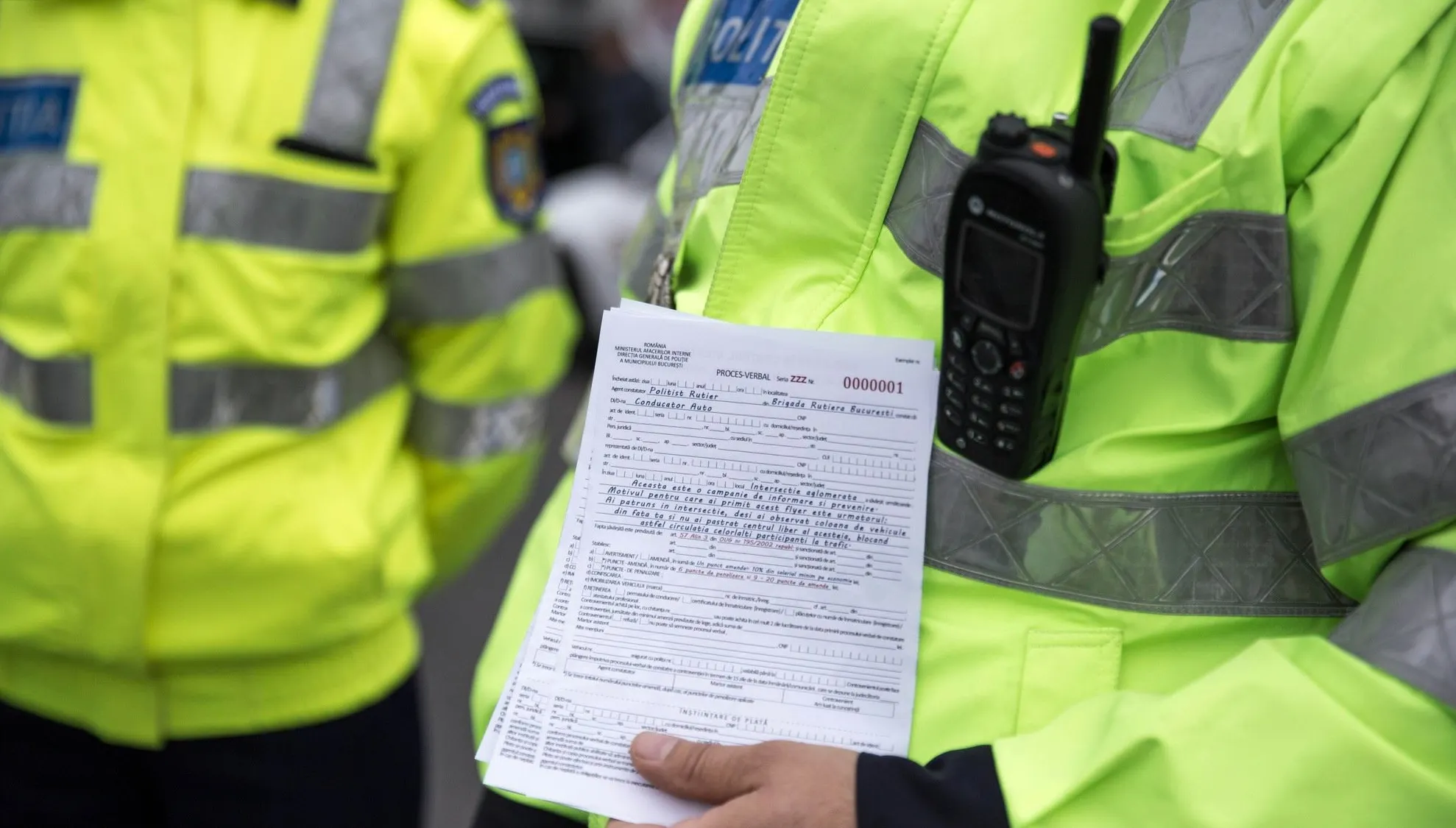 Amendată pentru că ar fi avut 128 km/h în localitate, dar a scăpat de sancțiuni. Greşeala Poliţiei
