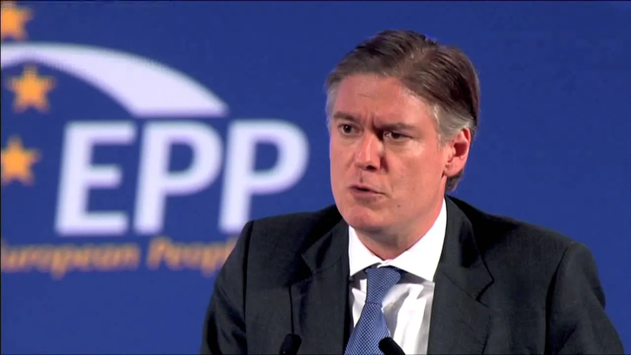Secretarul general al PPE acuză PSD de MINCIUNĂ și IPOCRIZIE