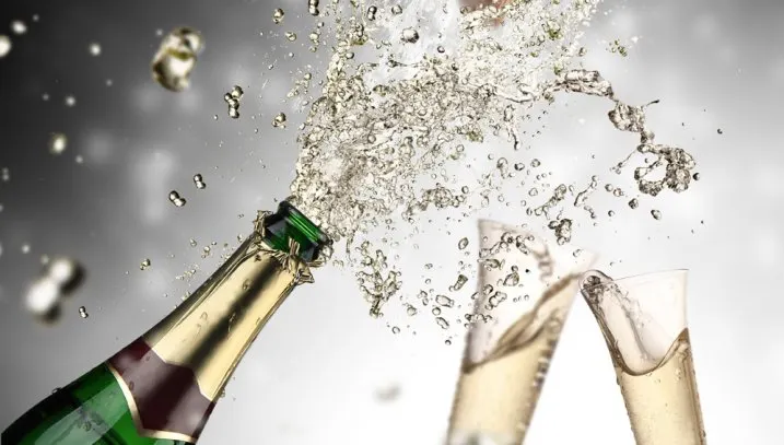 Cum puteţi folosi şampania rămasă de la Revelion