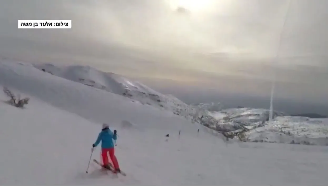Vacanță și război. Video ireal: schiorii, uluiți de o rachetă lansată de la baza pârtiei, în Israel