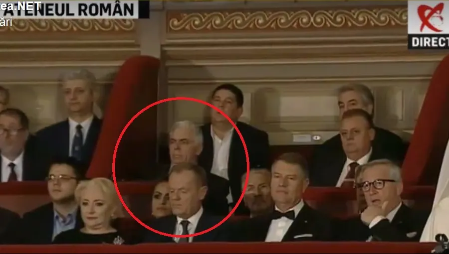 Gafă de protocol sau mesaj pentru UE? Ce căuta Adrian Severin în spatele lui Tusk la Ateneu