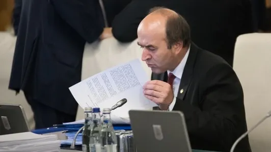 Se cere DEMISIA lui Toader: "Aduce grave prejudicii de imagine instituţiei"